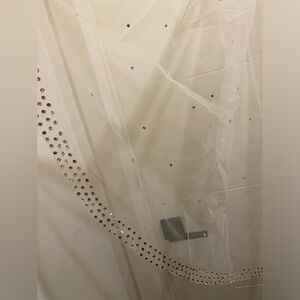 Ivory. Hip length, thi stone sparkling bridal veil.